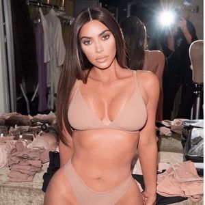 SKIMS Set- FITS EVERYBODY TRIANGLE BRALETTE & FITS EVERYBODY CROSSOVER BRALETTE